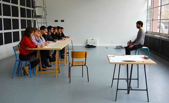 Performance « Taux d'invisibilité », Simon Acencio, 2013, © Les commissaires anonymes