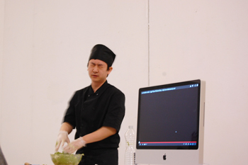 Performance « The wasabi day », Jia Qiu, 2013, © Les commissaires anonymes